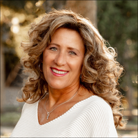 Lisa Nichols - SVP | Sales Manager & Sr. Loan Officer | NMLS ID #193453