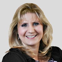 Traci Benjamin at CrossCountry Mortgage - Originating Branch Manager | NMLS #111736 in Salem, OR
