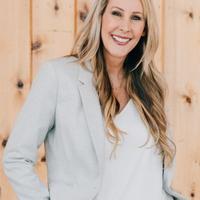 Laura Wallace - Luxury Home Marketing Specialist in Arlington, TN